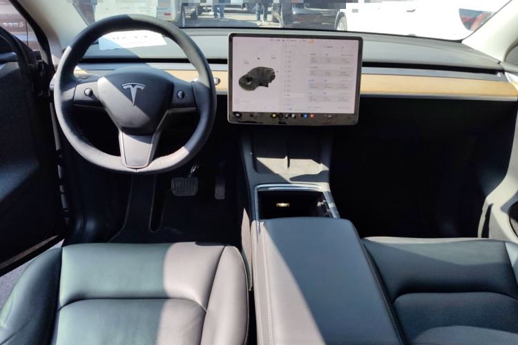 Used Tesla Model Y 2021 Long-Range All-Wheel-Drive Version Center Console