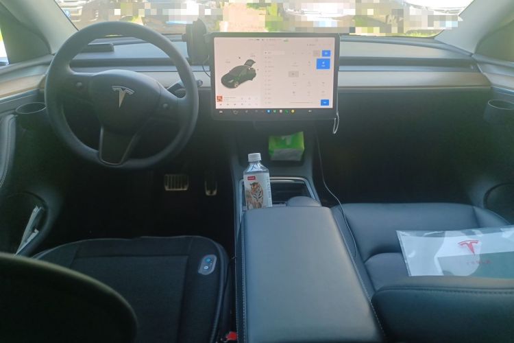 Used Tesla Model Y 2021 Standard Range Rear-Wheel Drive Version Center Console