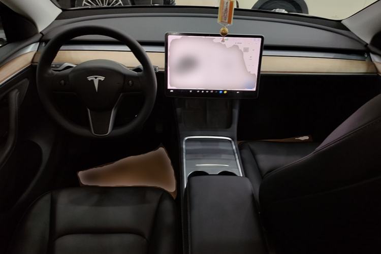 Used Tesla Model Y 2021 Standard Range Rear-Wheel Drive Version Center Console