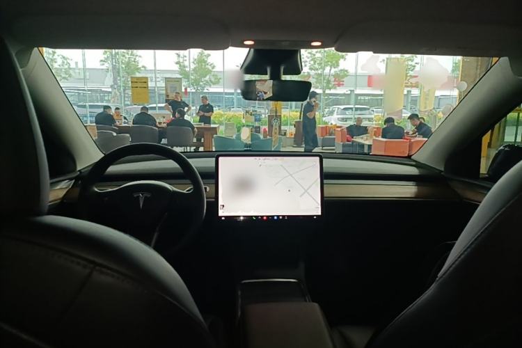 Used Tesla Model Y 2021 Long-Range All-Wheel-Drive Version Center Console
