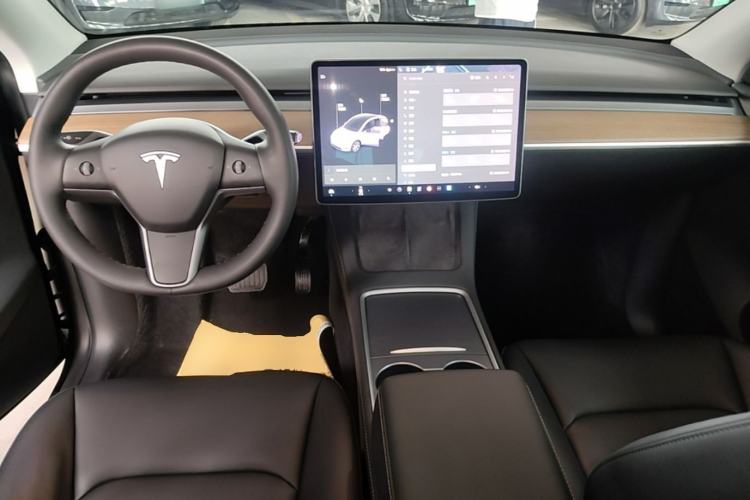 Used Tesla Model Y 2021 Standard Range Rear-Wheel Drive Version Center Console