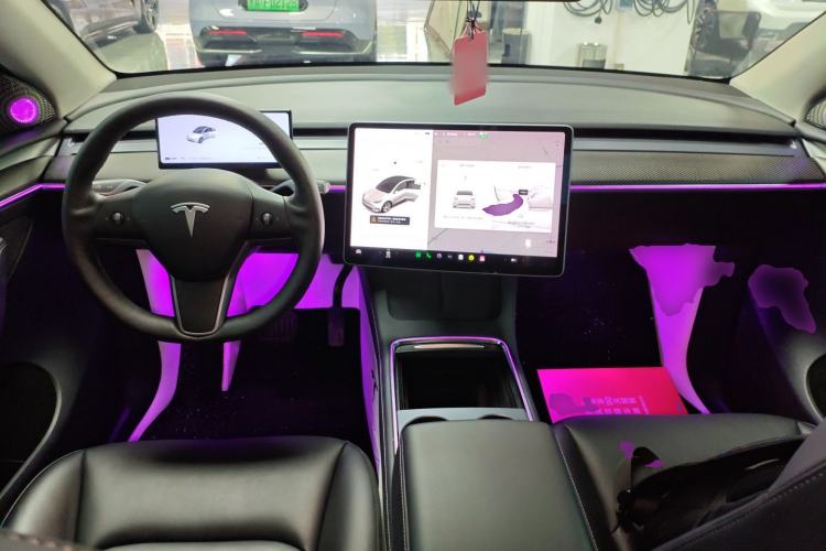 Used Tesla Model Y 2021 Standard Range Rear-Wheel Drive Version Center Console