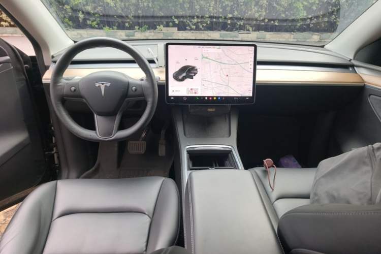 Used Tesla Model Y 2021 Long-Range All-Wheel-Drive Version Center Console