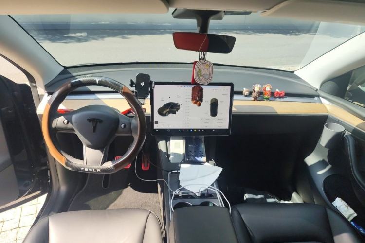 Used Tesla Model Y 2021 Long-Range All-Wheel-Drive Version Center Console