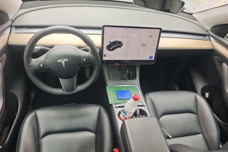 Used Tesla Model Y 2021 Long-Range All-Wheel-Drive Version Center Console