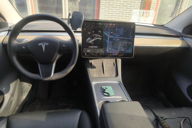 Used Tesla Model Y 2021 Long-Range All-Wheel-Drive Version 3D7 Center Console