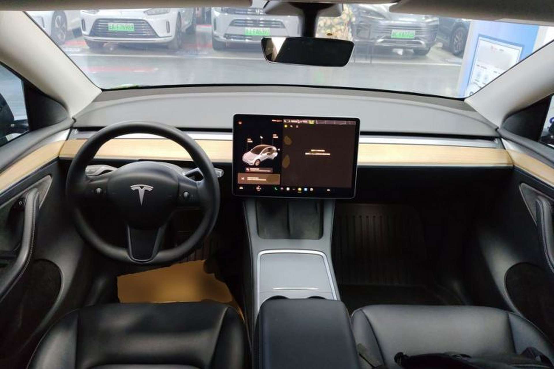 Used Tesla Model Y 2021 Standard Range Rear-Wheel Drive Version Center Console