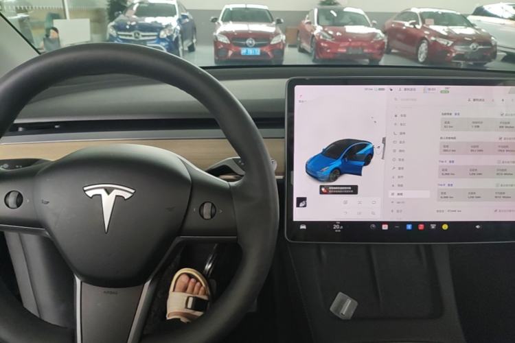 Used Tesla Model Y 2021 Long-Range All-Wheel-Drive Version Center Console