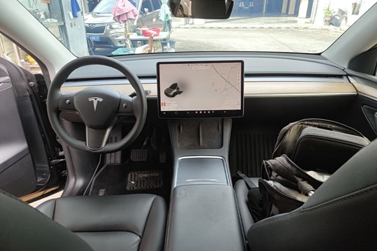 Used Tesla Model Y 2021 Long-Range All-Wheel-Drive Version Center Console
