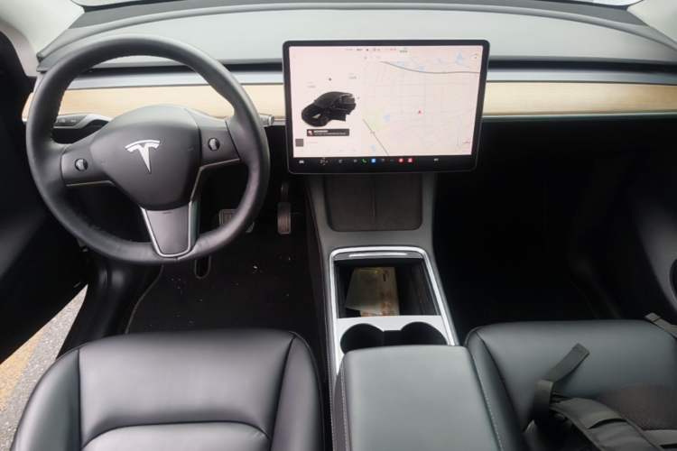 Used Tesla Model Y 2021 Long-Range All-Wheel-Drive Version Center Console