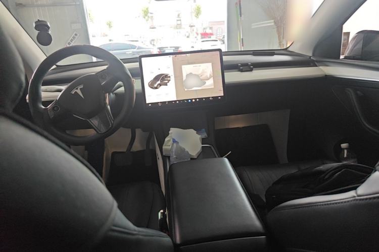 Used Tesla Model Y 2021 Standard Range Rear-Wheel Drive Version Center Console
