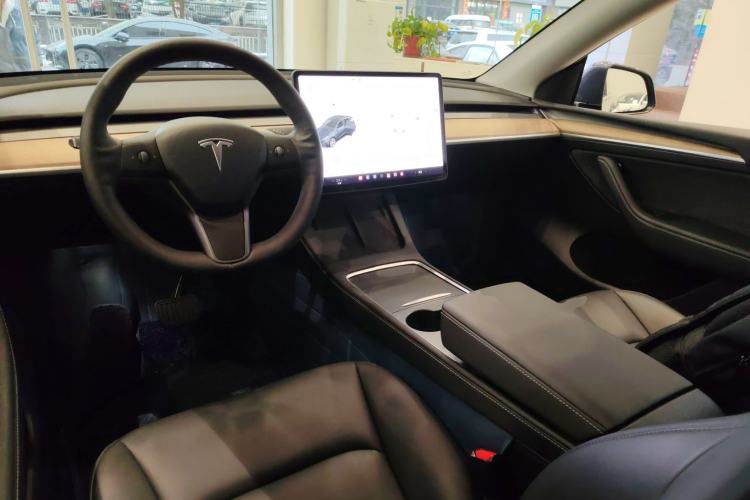 Used Tesla Model Y 2021 Long-Range All-Wheel-Drive Version 3D7 Center Console