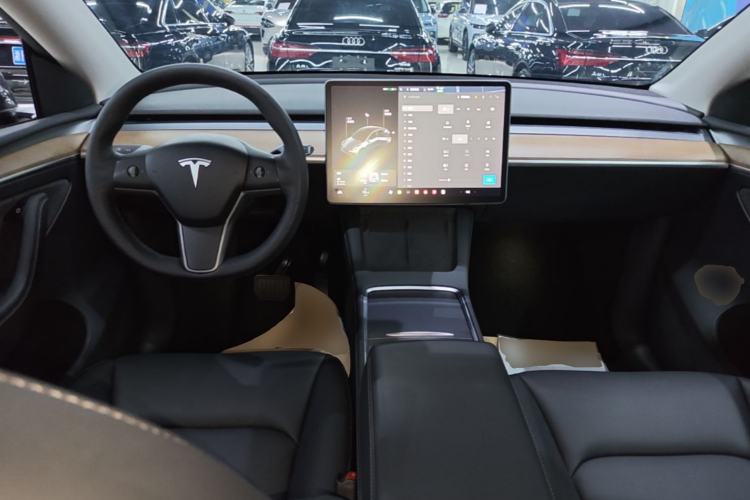 Used Tesla Model Y 2021 Long-Range All-Wheel-Drive Version Center Console