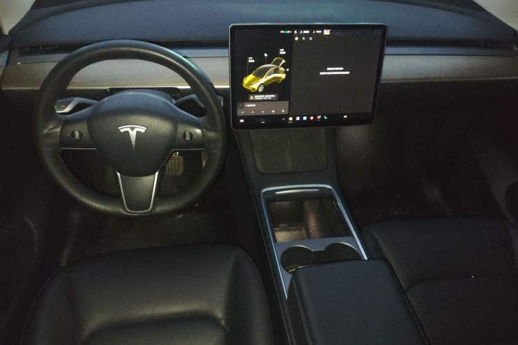 Used Tesla Model Y 2021 Standard Range Rear-Wheel Drive Version Center Console
