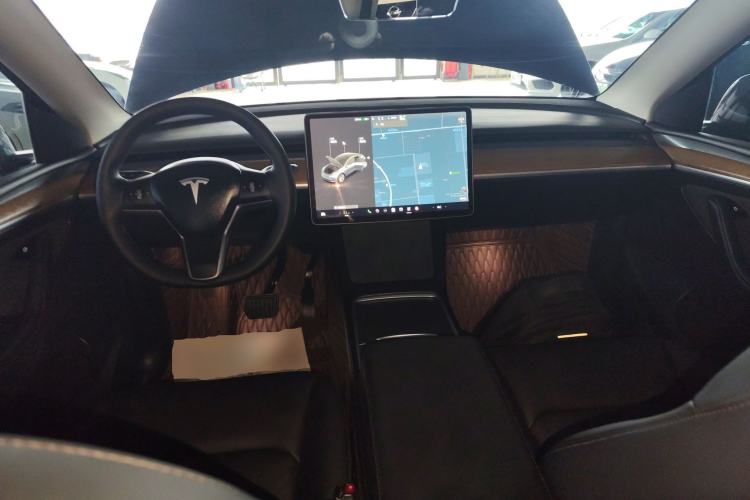 Used Tesla Model Y 2021 Long-Range All-Wheel-Drive Version Center Console