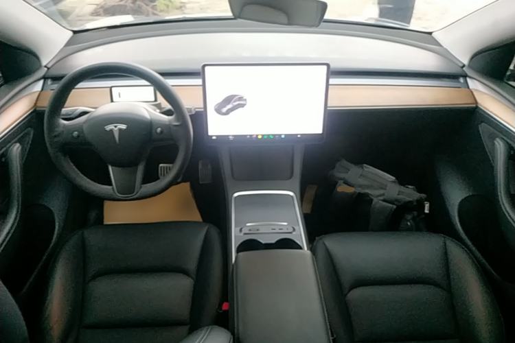 Used Tesla Model Y 2021 Long-Range All-Wheel-Drive Version Center Console