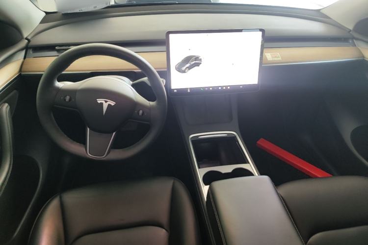 Used Tesla Model Y 2021 Standard Range Rear-Wheel Drive Version Center Console