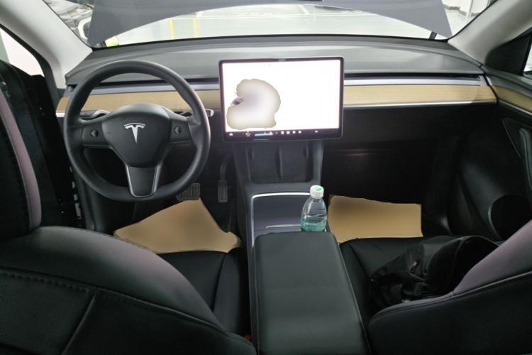 Used Tesla Model Y 2021 Long-Range All-Wheel-Drive Version Center Console