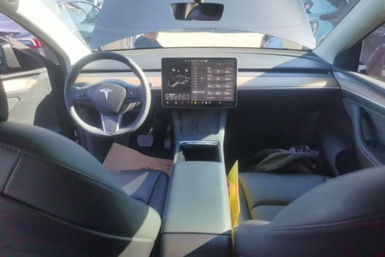 Used Tesla Model Y 2021 Long-Range All-Wheel-Drive Version Center Console