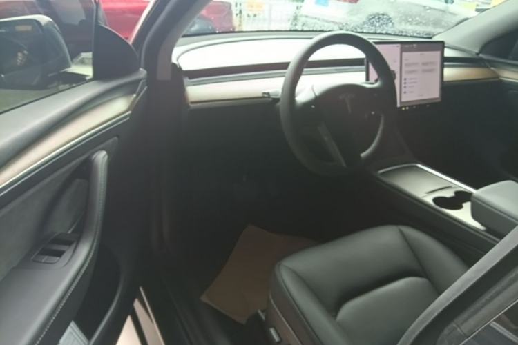 Used Tesla Model Y 2021 Long-Range All-Wheel-Drive Version Driver Seat