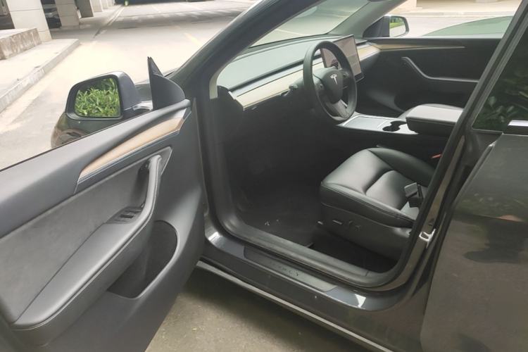 Used Tesla Model Y 2021 Long-Range All-Wheel-Drive Version Driver Seat