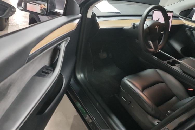 Used Tesla Model Y 2021 Long-Range All-Wheel-Drive Version Driver Seat