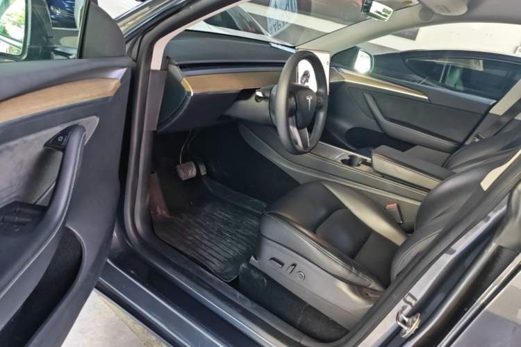 Used Tesla Model Y 2021 Long-Range All-Wheel-Drive Version 3D7 Driver Seat