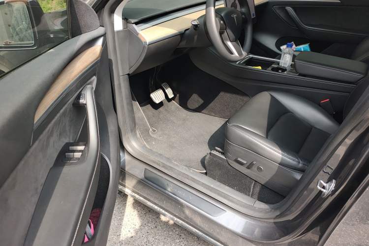 Used Tesla Model Y 2021 Long-Range All-Wheel-Drive Version Driver Seat
