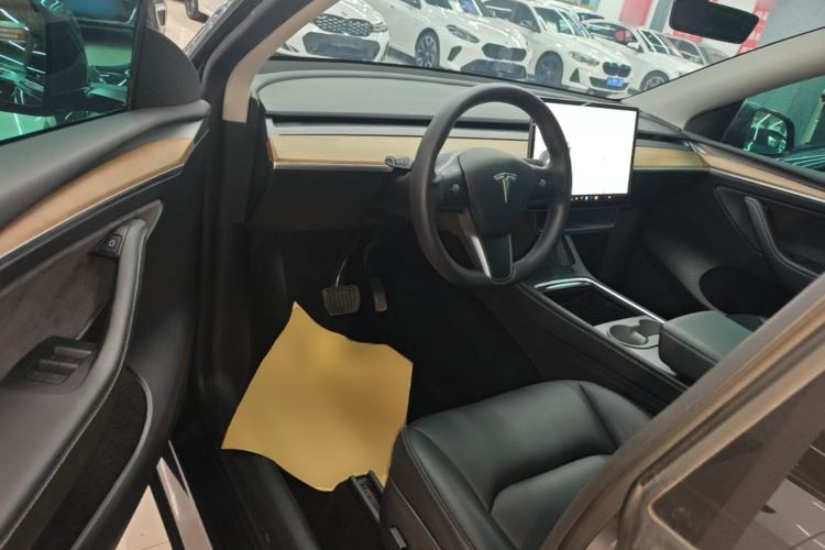 Used Tesla Model Y 2021 Long-Range All-Wheel-Drive Version Driver Seat