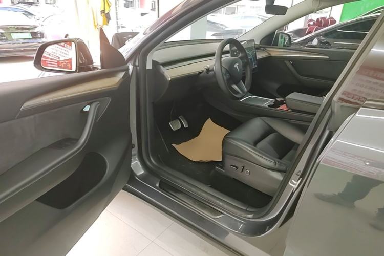 Used Tesla Model Y 2021 Long-Range All-Wheel-Drive Version Driver Seat