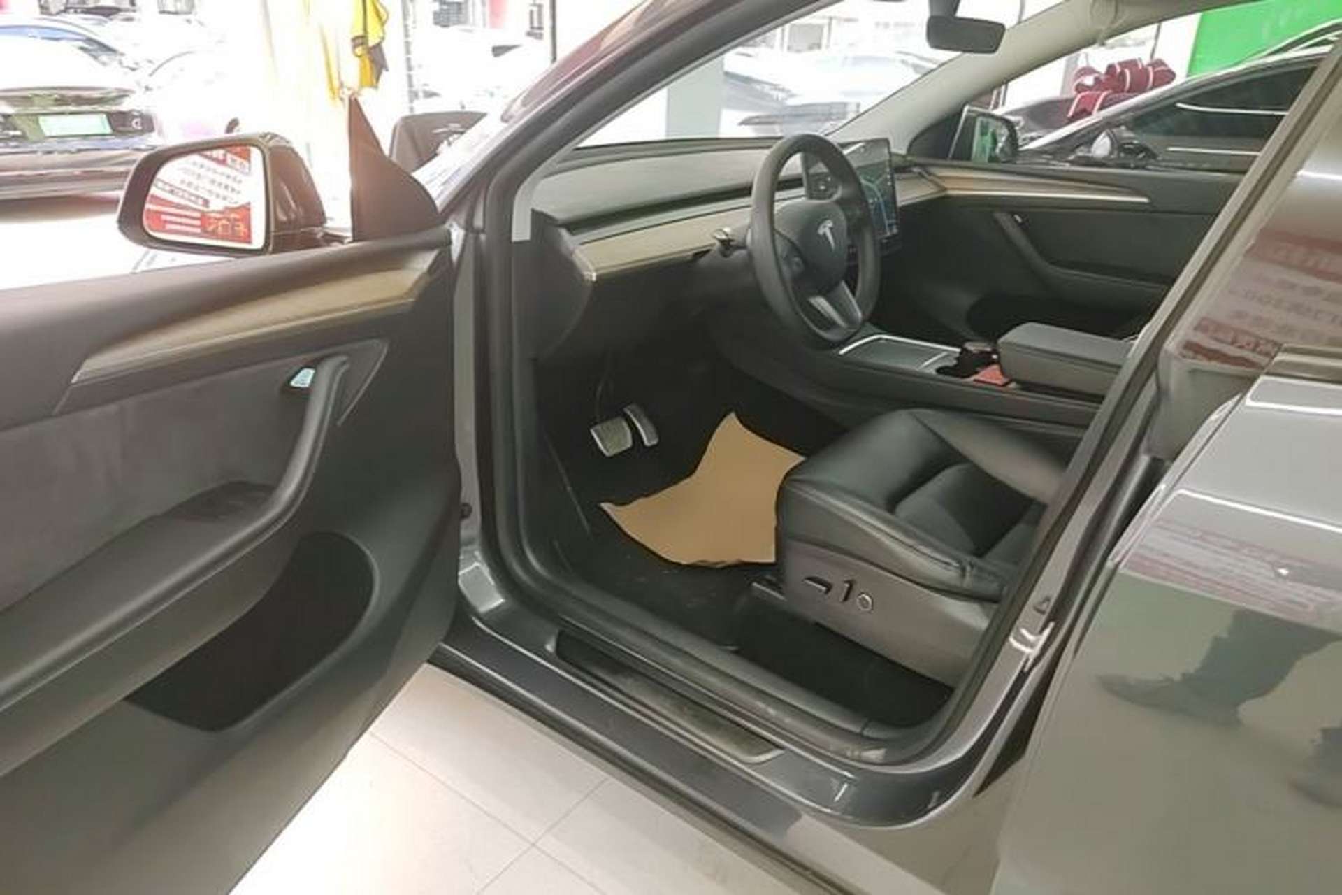 Used Tesla Model Y 2021 Long-Range All-Wheel-Drive Version Driver Seat