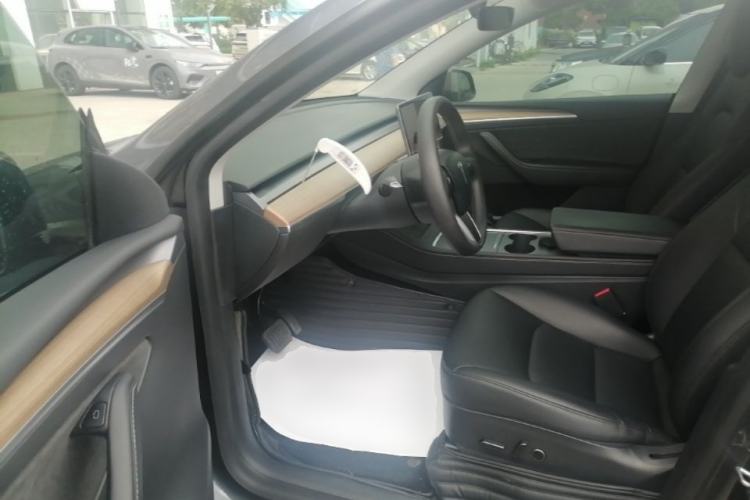 Used Tesla Model Y 2021 Long-Range All-Wheel-Drive Version Driver Seat