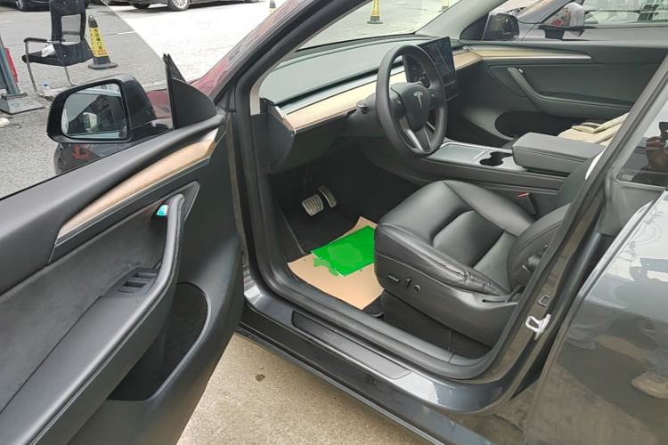 Used Tesla Model Y 2021 Long-Range All-Wheel-Drive Version Driver Seat