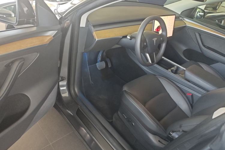 Used Tesla Model Y 2021 Long-Range All-Wheel-Drive Version Driver Seat