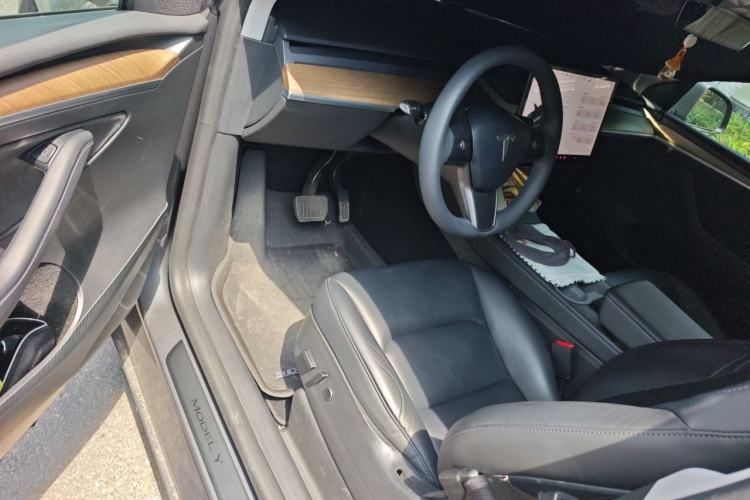 Used Tesla Model Y 2021 Long-Range All-Wheel-Drive Version Driver Seat
