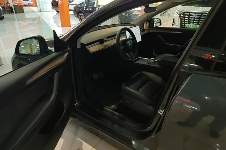 Used Tesla Model Y 2021 Long-Range All-Wheel-Drive Version Driver Seat