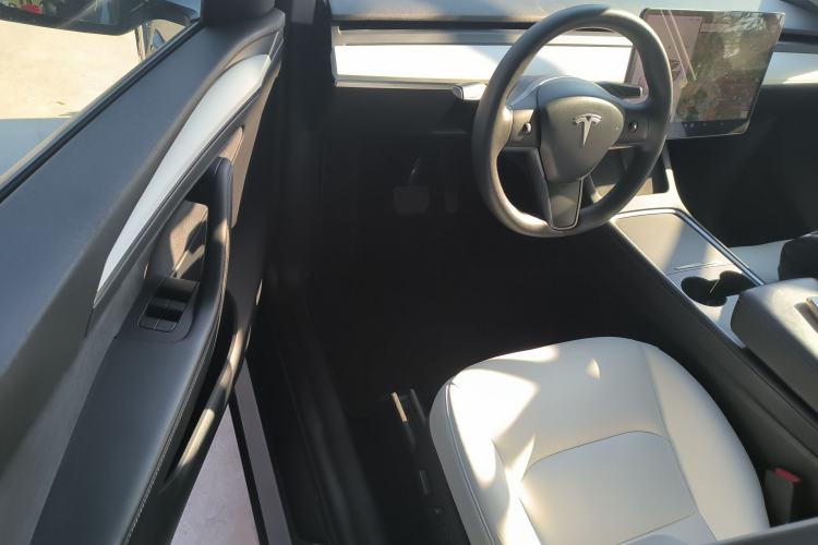 Used Tesla Model Y 2021 Long-Range All-Wheel-Drive Version Driver Seat