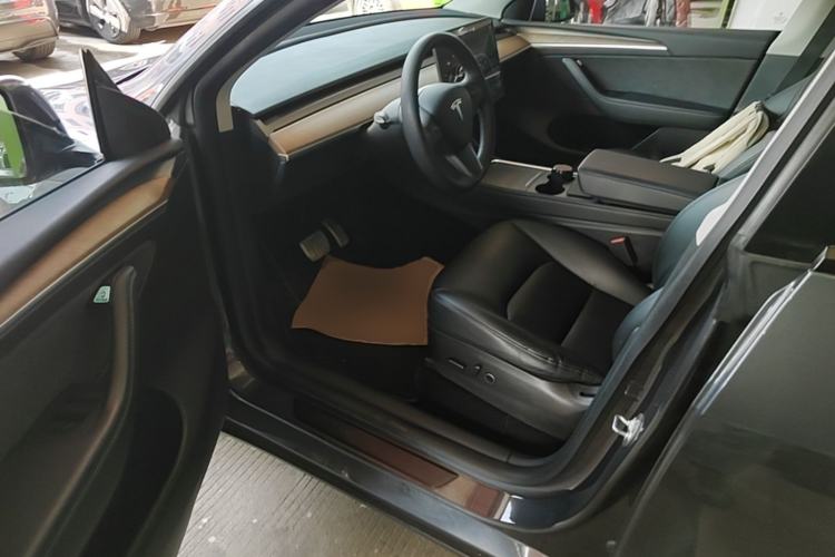 Used Tesla Model Y 2021 Long-Range All-Wheel-Drive Version Driver Seat