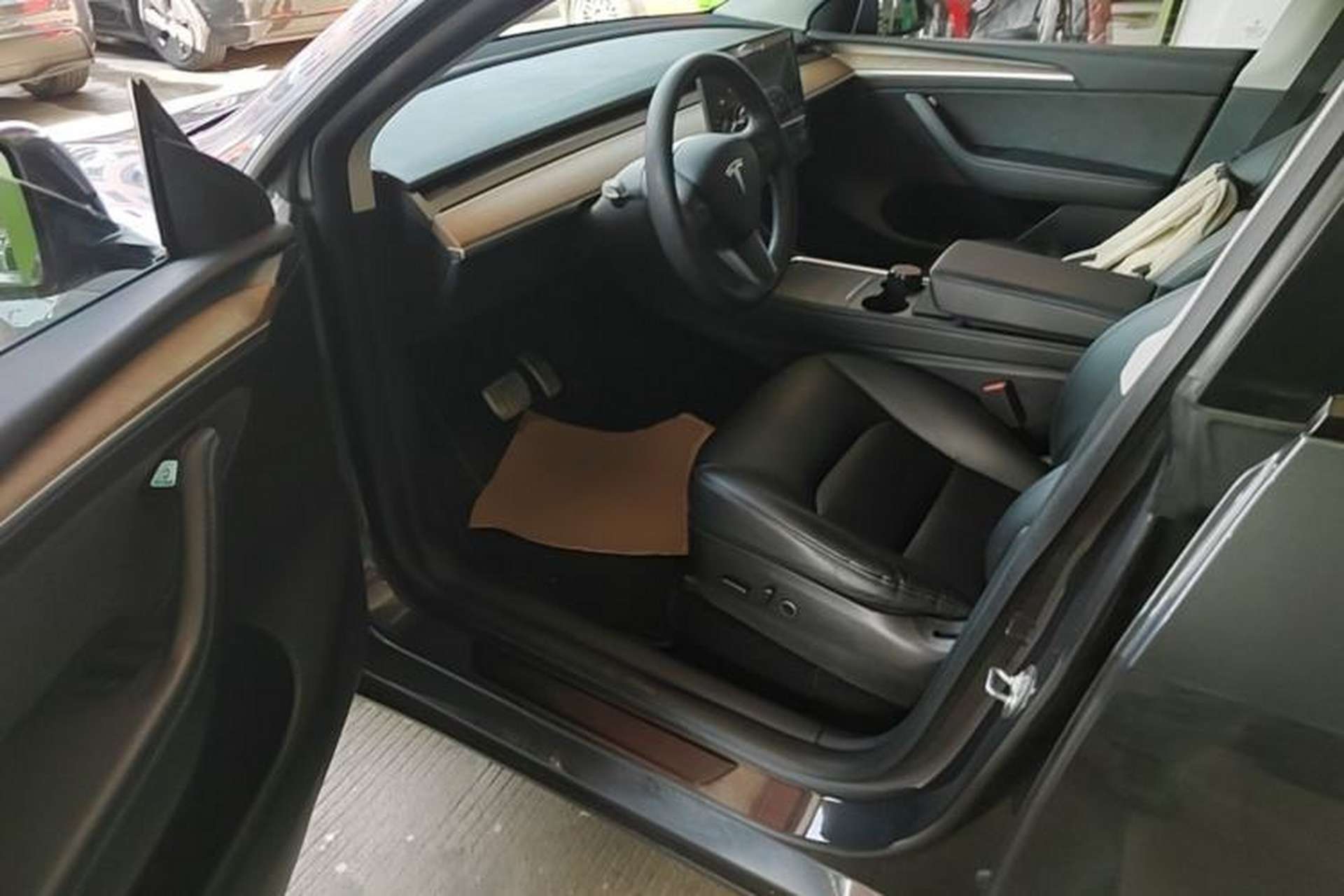 Used Tesla Model Y 2021 Long-Range All-Wheel-Drive Version Driver Seat
