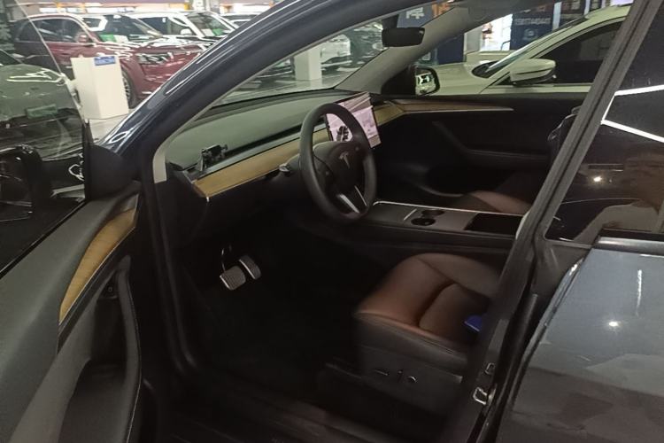 Used Tesla Model Y 2021 Long-Range All-Wheel-Drive Version Driver Seat