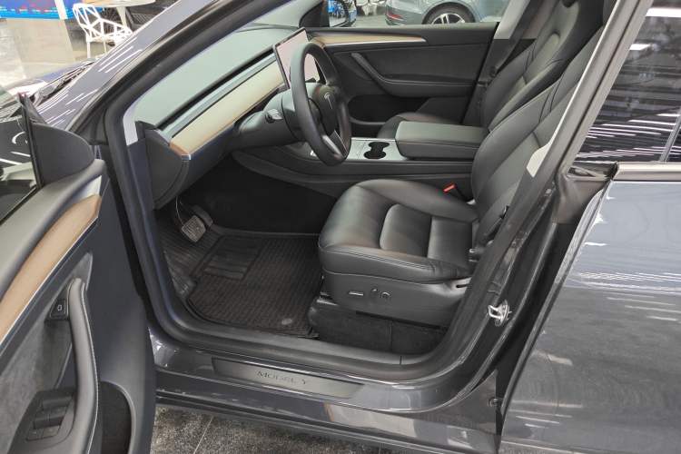 Used Tesla Model Y 2021 Long-Range All-Wheel-Drive Version Driver Seat