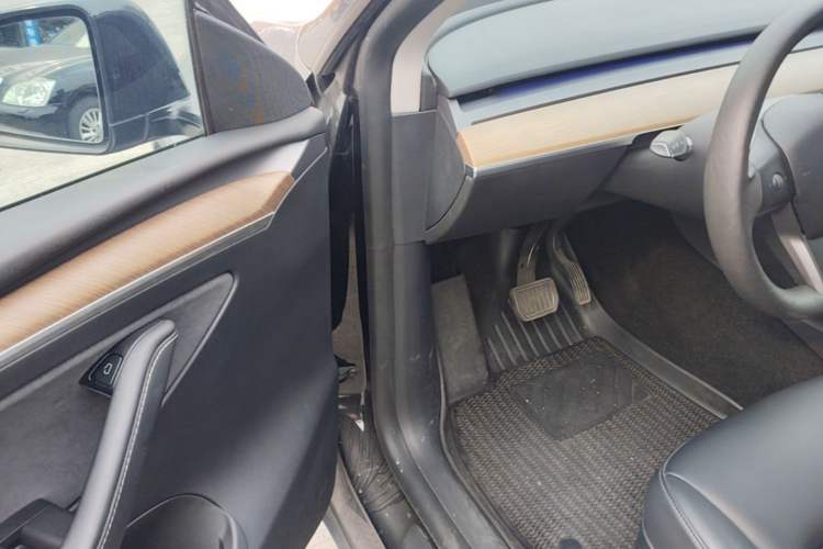 Used Tesla Model Y 2021 Long-Range All-Wheel-Drive Version Driver Seat