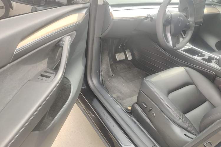 Used Tesla Model Y 2021 Standard Range Rear-Wheel Drive Version Driver Seat