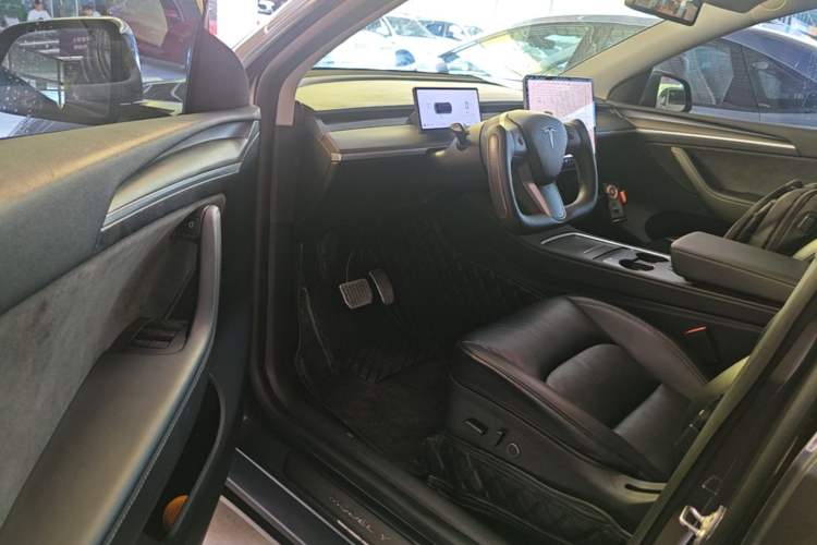 Used Tesla Model Y 2021 Long-Range All-Wheel-Drive Version 3D7 Driver Seat