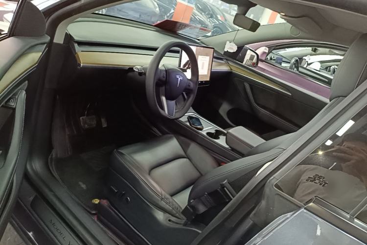 Used Tesla Model Y 2021 Long-Range All-Wheel-Drive Version Driver Seat