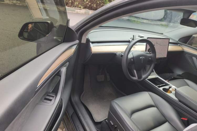 Used Tesla Model Y 2021 Long-Range All-Wheel-Drive Version Driver Seat