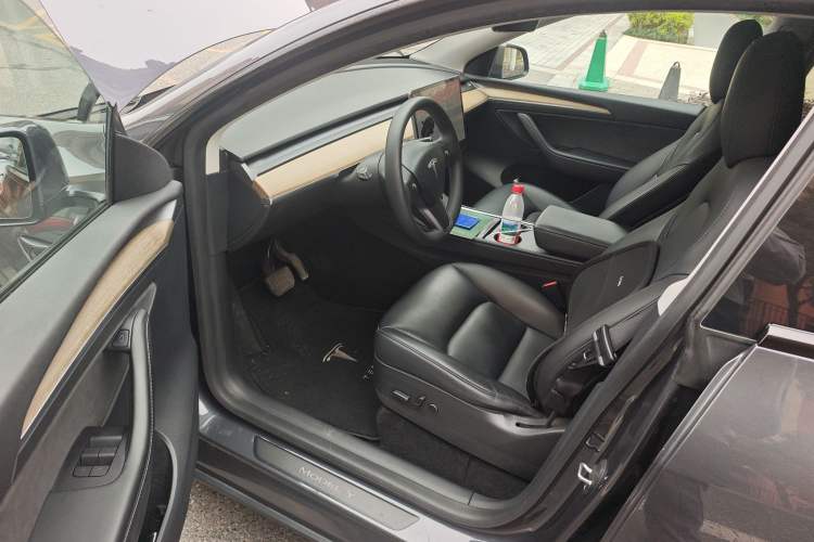 Used Tesla Model Y 2021 Long-Range All-Wheel-Drive Version Driver Seat