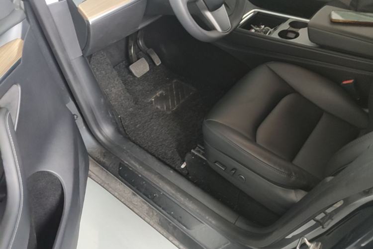 Used Tesla Model Y 2021 Long-Range All-Wheel-Drive Version Driver Seat