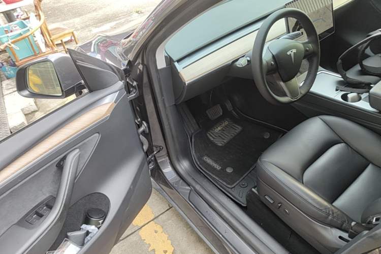 Used Tesla Model Y 2021 Long-Range All-Wheel-Drive Version Driver Seat