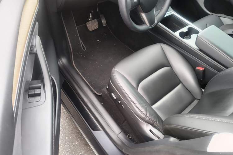 Used Tesla Model Y 2021 Long-Range All-Wheel-Drive Version Driver Seat